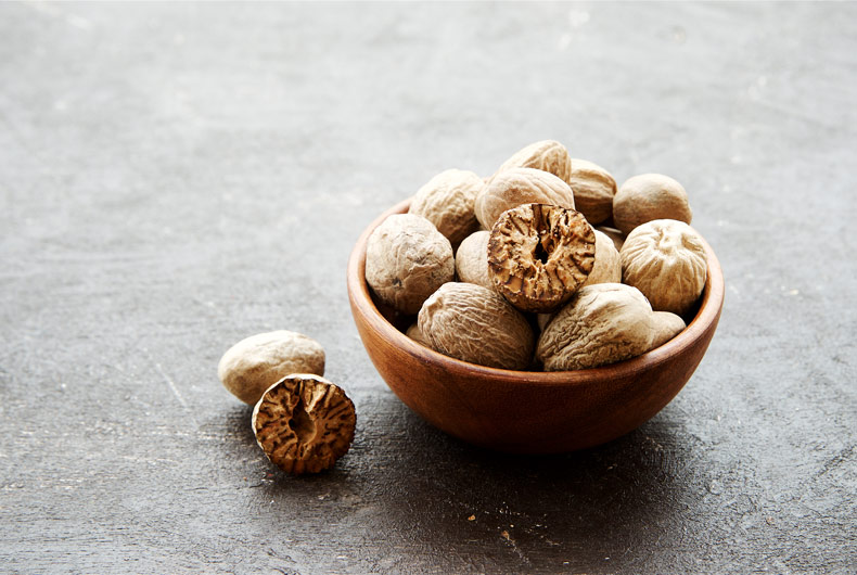 whole nutmeg seeds